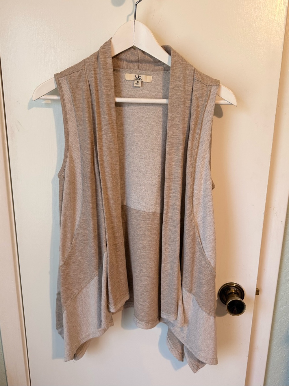 GBG Los Angeles Taupe Open-Front Sleeveless Drape Vest